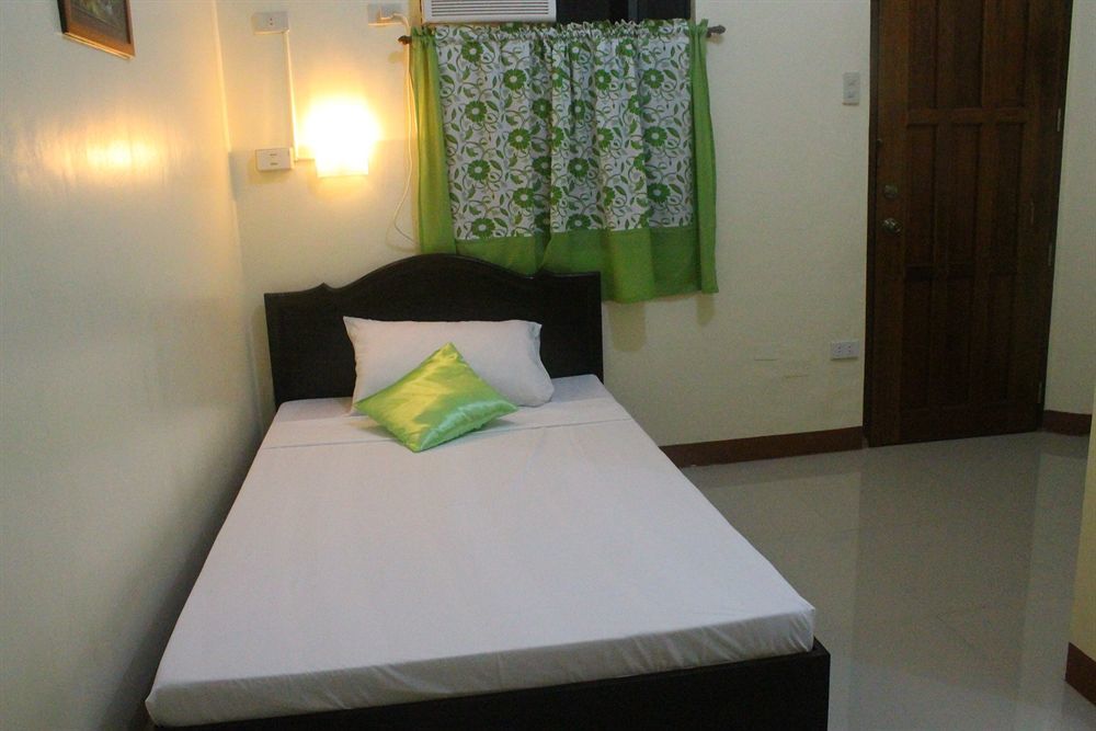 เอเมอร์สัน เพนชัน เพลส Hotel Puerto Princesa ภายนอก รูปภาพ