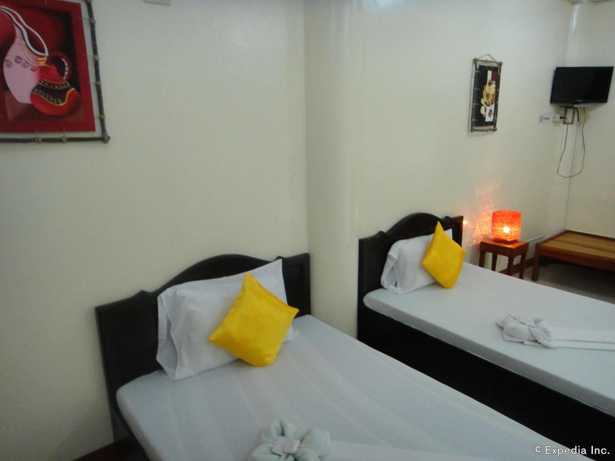 เอเมอร์สัน เพนชัน เพลส Hotel Puerto Princesa ภายนอก รูปภาพ