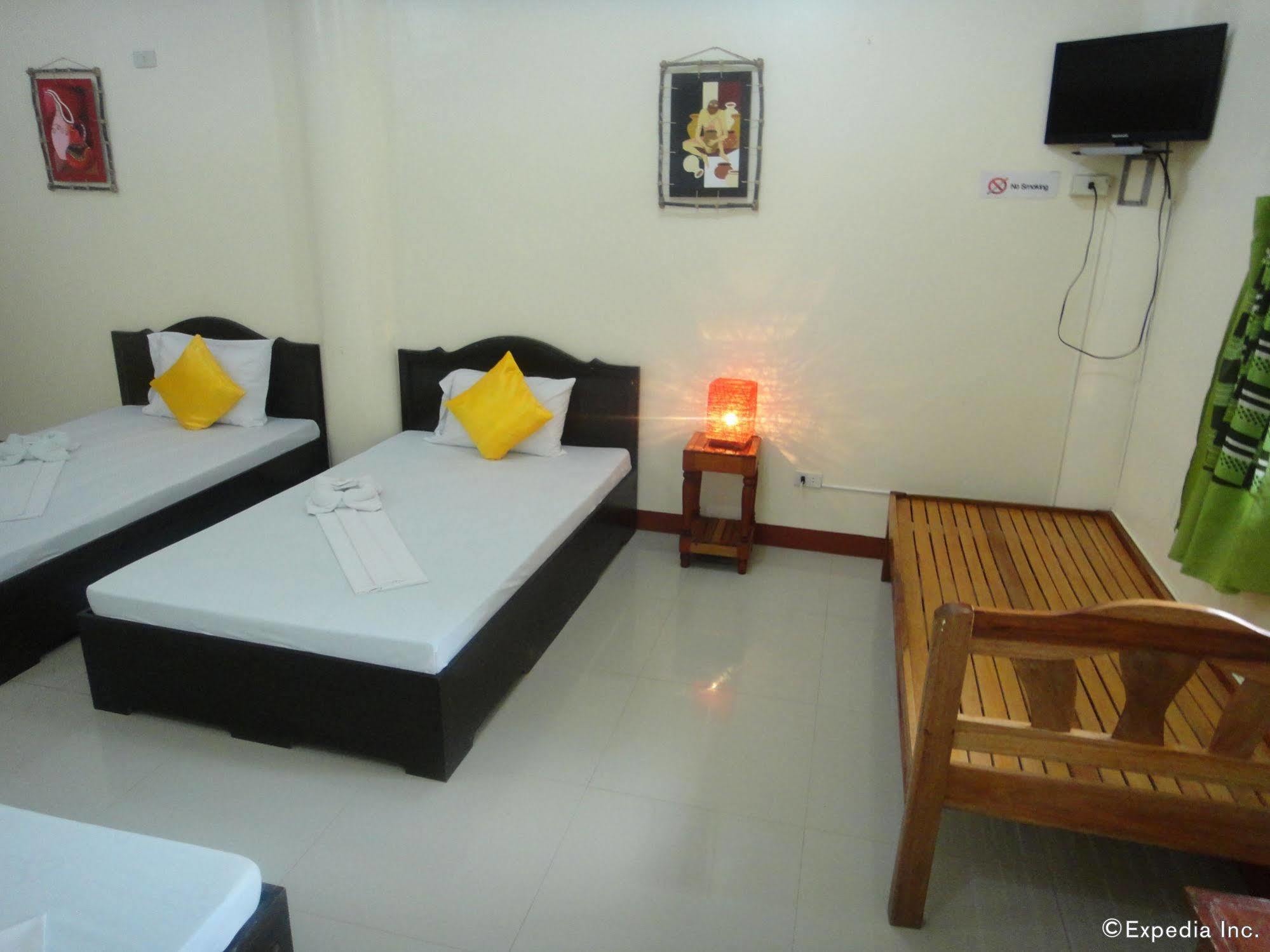 เอเมอร์สัน เพนชัน เพลส Hotel Puerto Princesa ภายนอก รูปภาพ