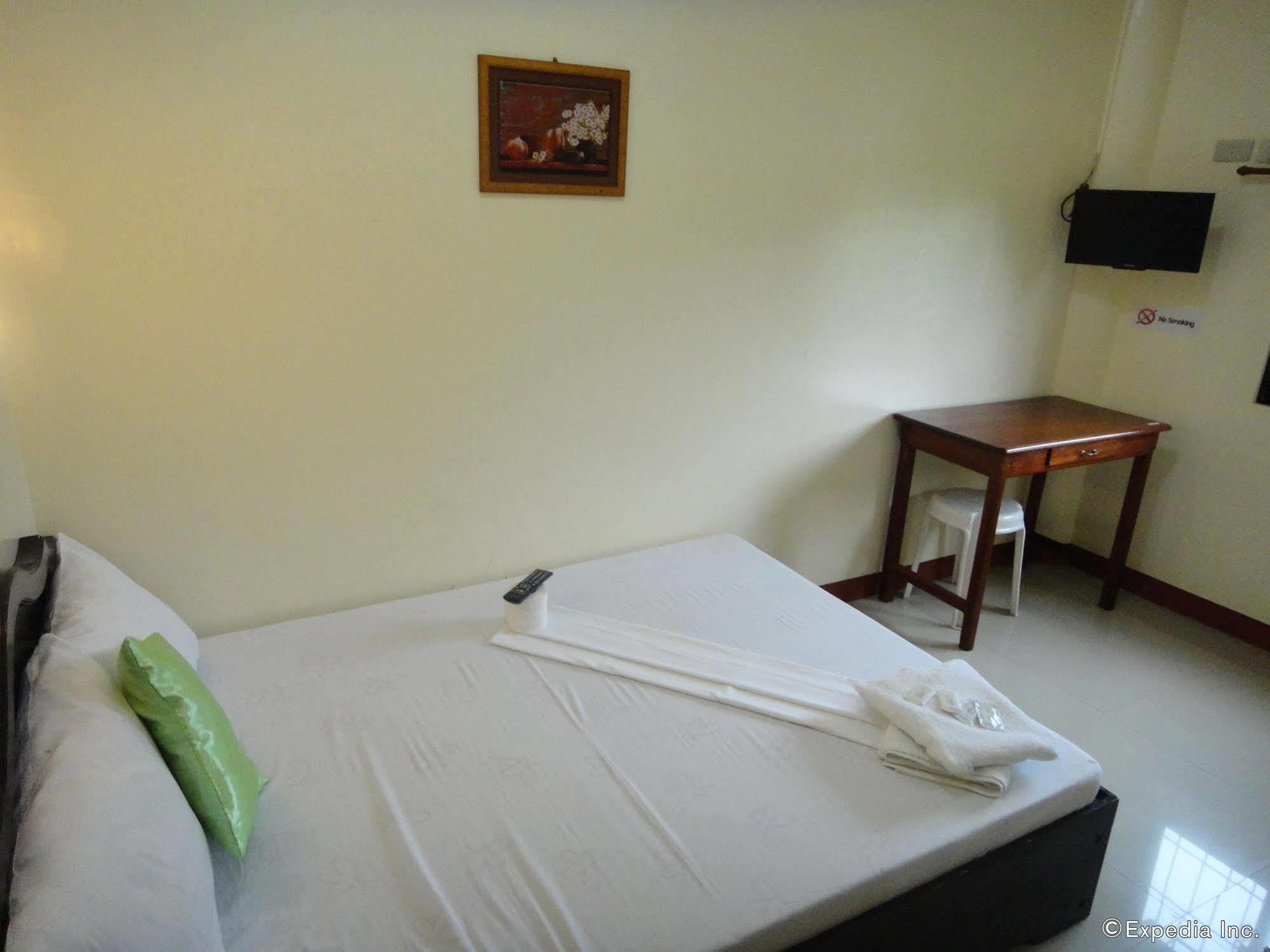 เอเมอร์สัน เพนชัน เพลส Hotel Puerto Princesa ภายนอก รูปภาพ