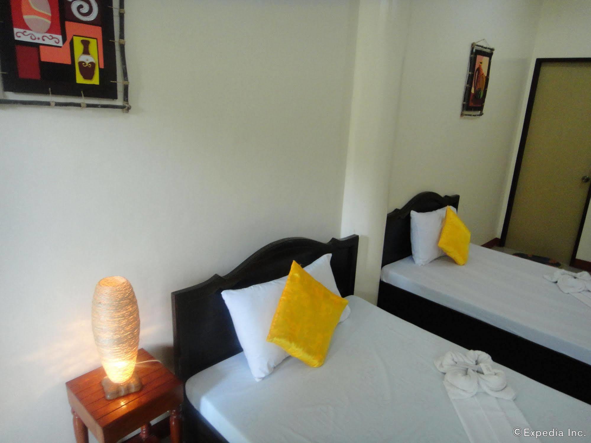 เอเมอร์สัน เพนชัน เพลส Hotel Puerto Princesa ภายนอก รูปภาพ
