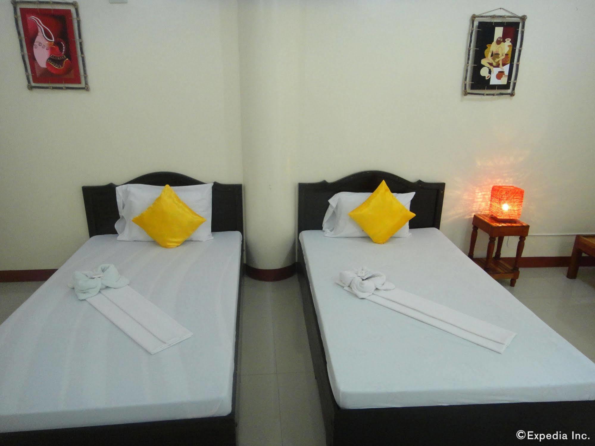 เอเมอร์สัน เพนชัน เพลส Hotel Puerto Princesa ภายนอก รูปภาพ