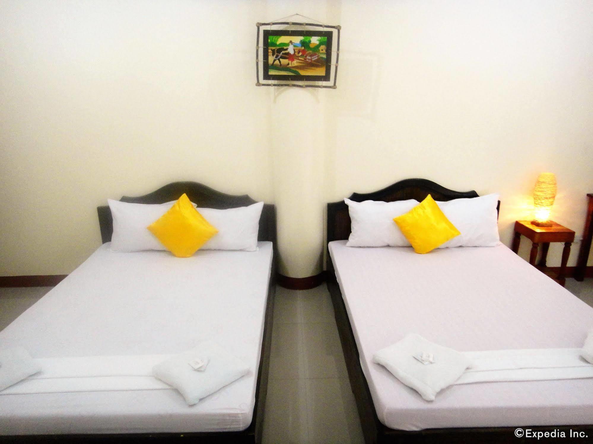 เอเมอร์สัน เพนชัน เพลส Hotel Puerto Princesa ภายนอก รูปภาพ