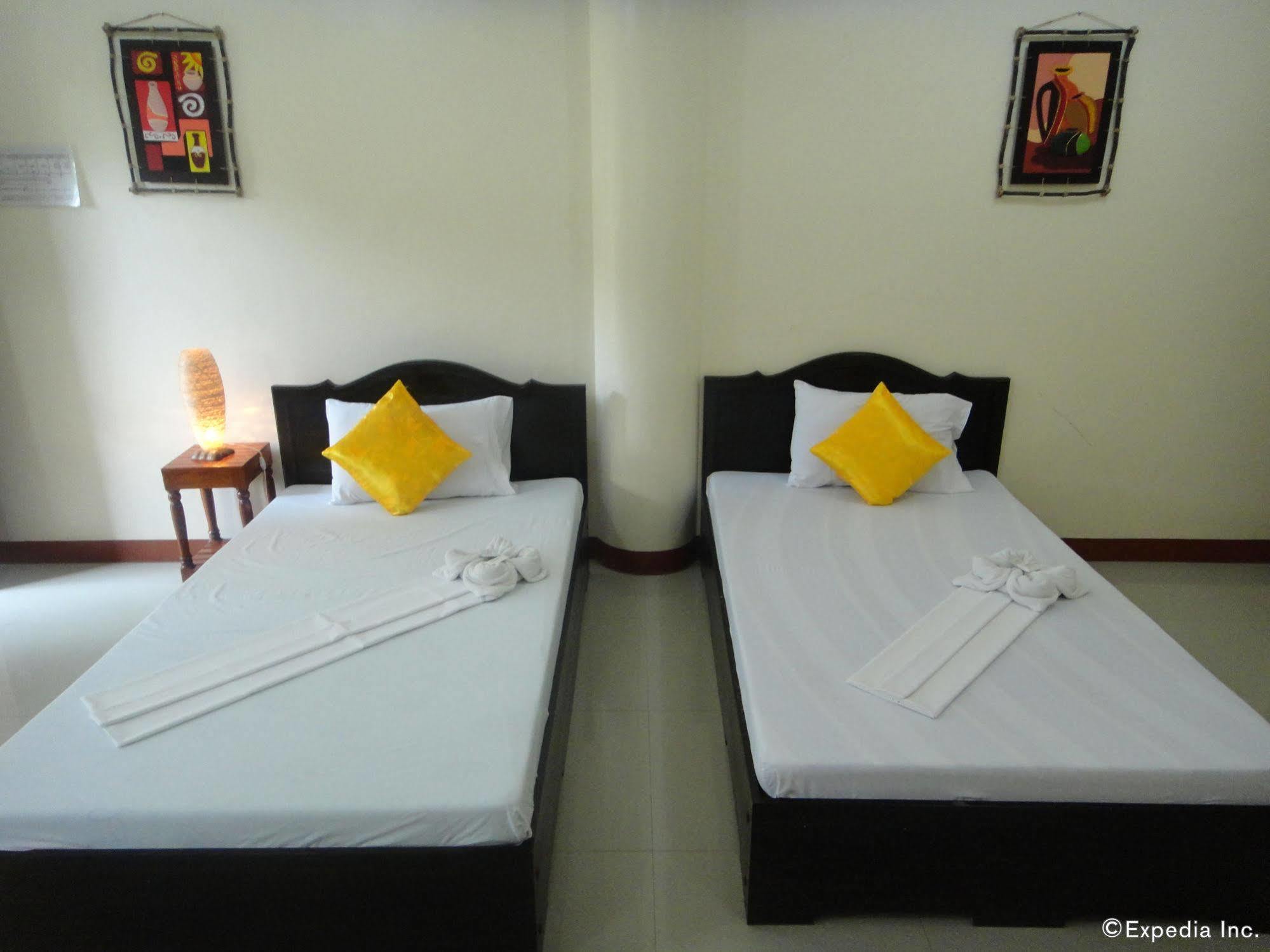 เอเมอร์สัน เพนชัน เพลส Hotel Puerto Princesa ภายนอก รูปภาพ