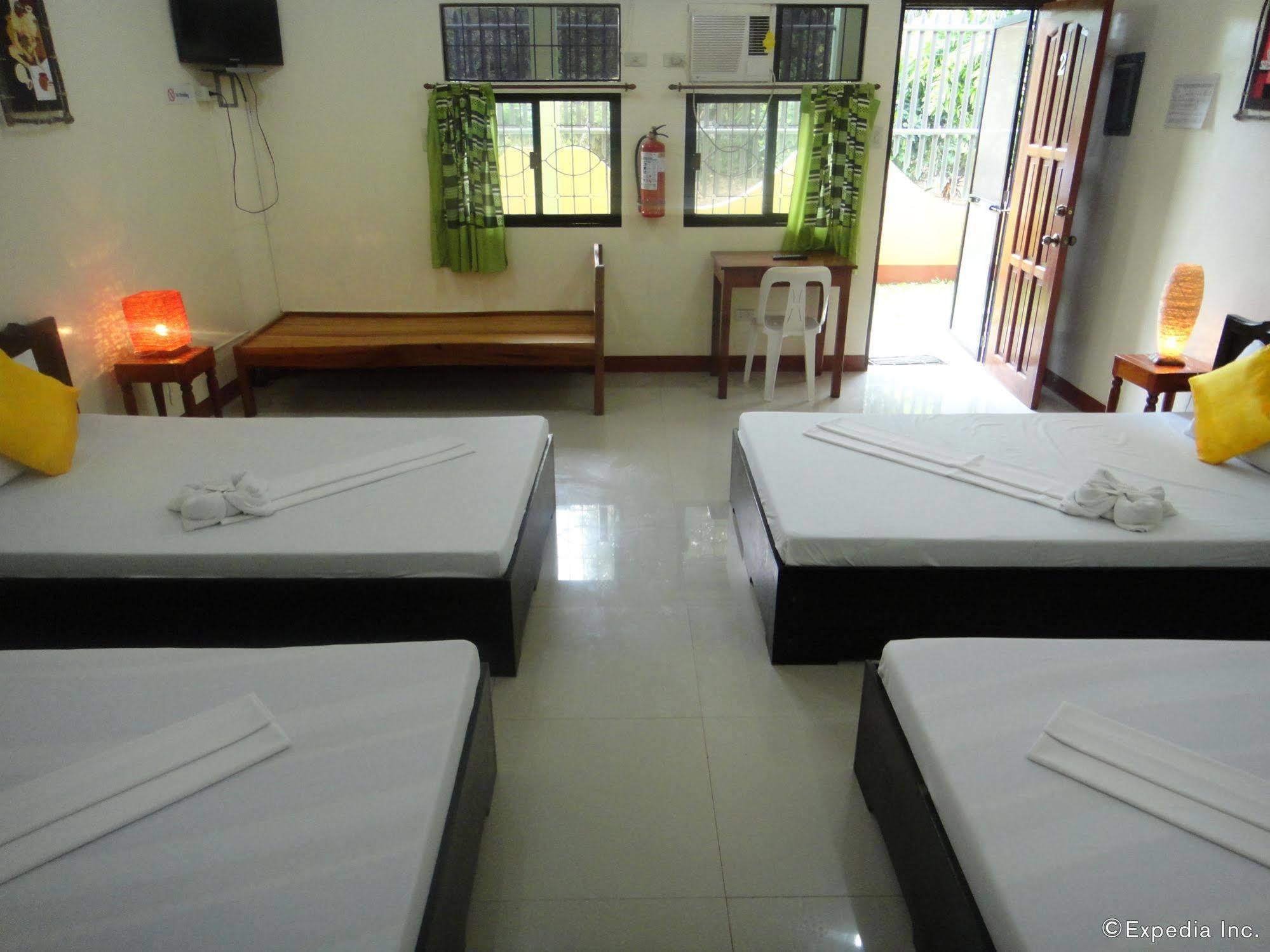 เอเมอร์สัน เพนชัน เพลส Hotel Puerto Princesa ภายนอก รูปภาพ