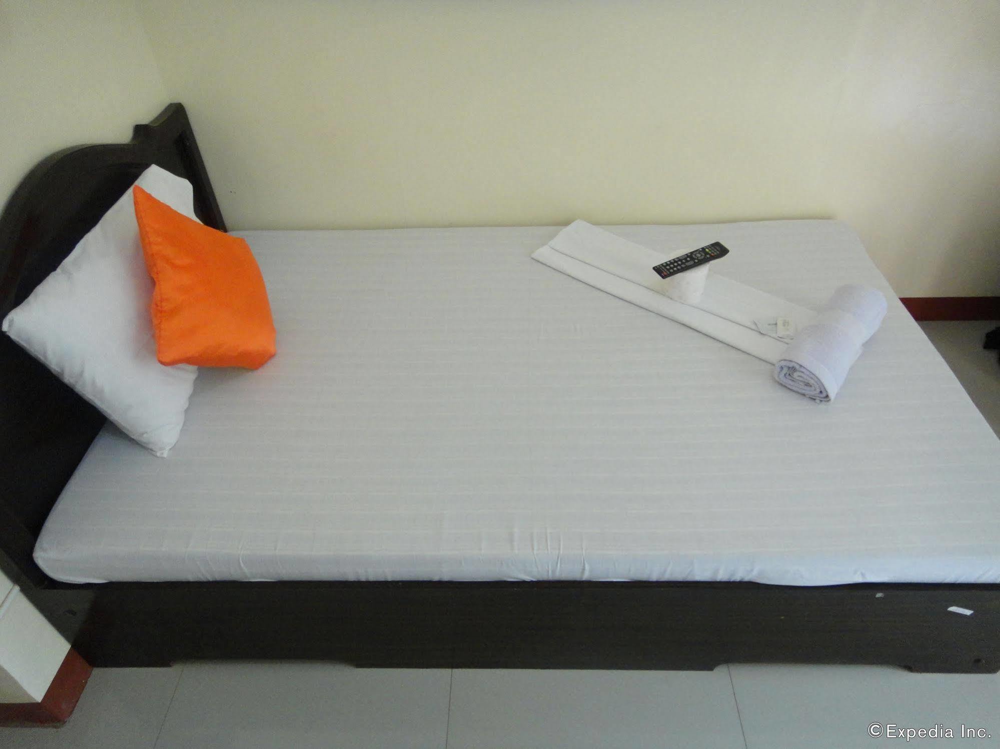 เอเมอร์สัน เพนชัน เพลส Hotel Puerto Princesa ภายนอก รูปภาพ