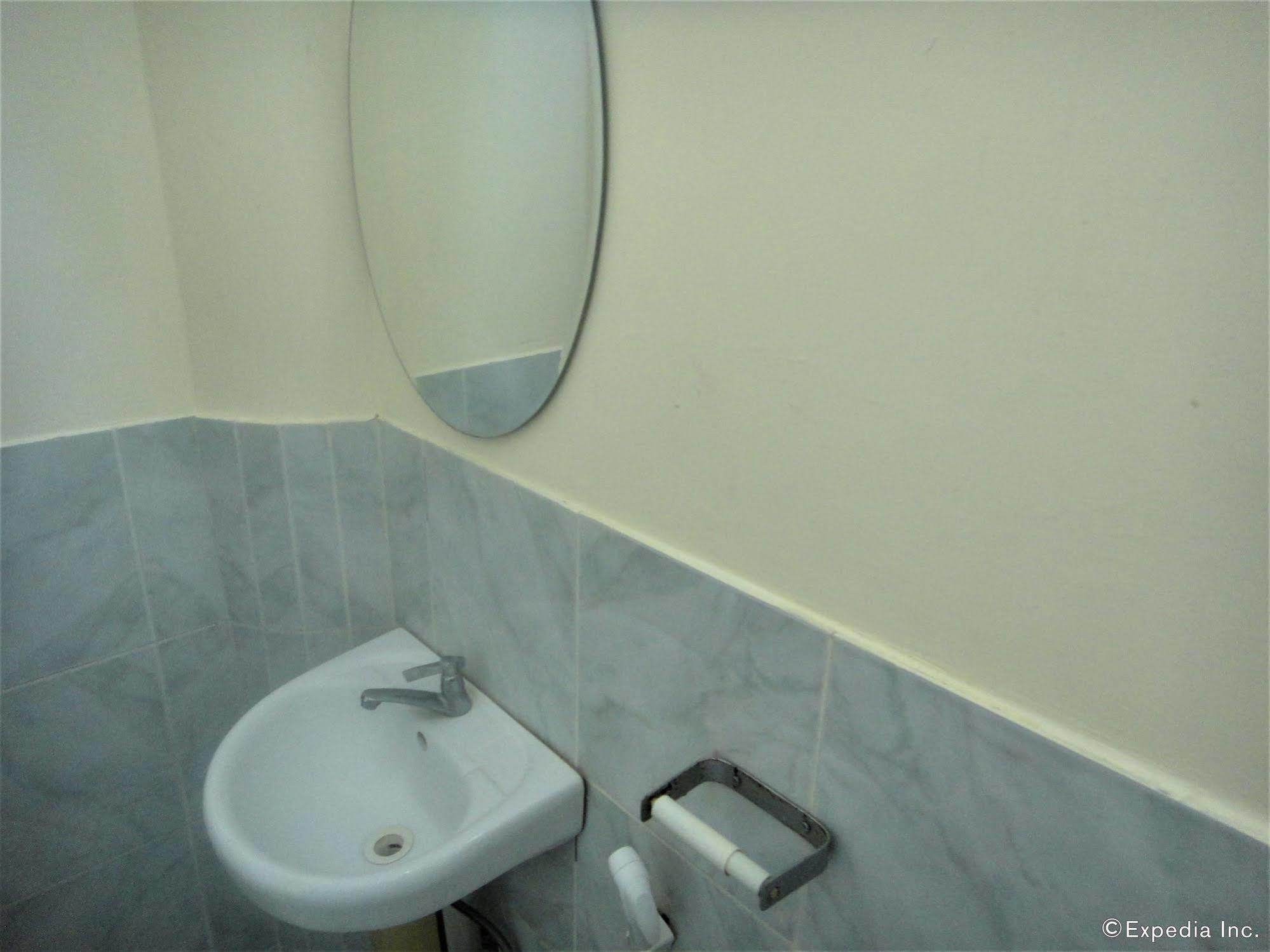 เอเมอร์สัน เพนชัน เพลส Hotel Puerto Princesa ภายนอก รูปภาพ