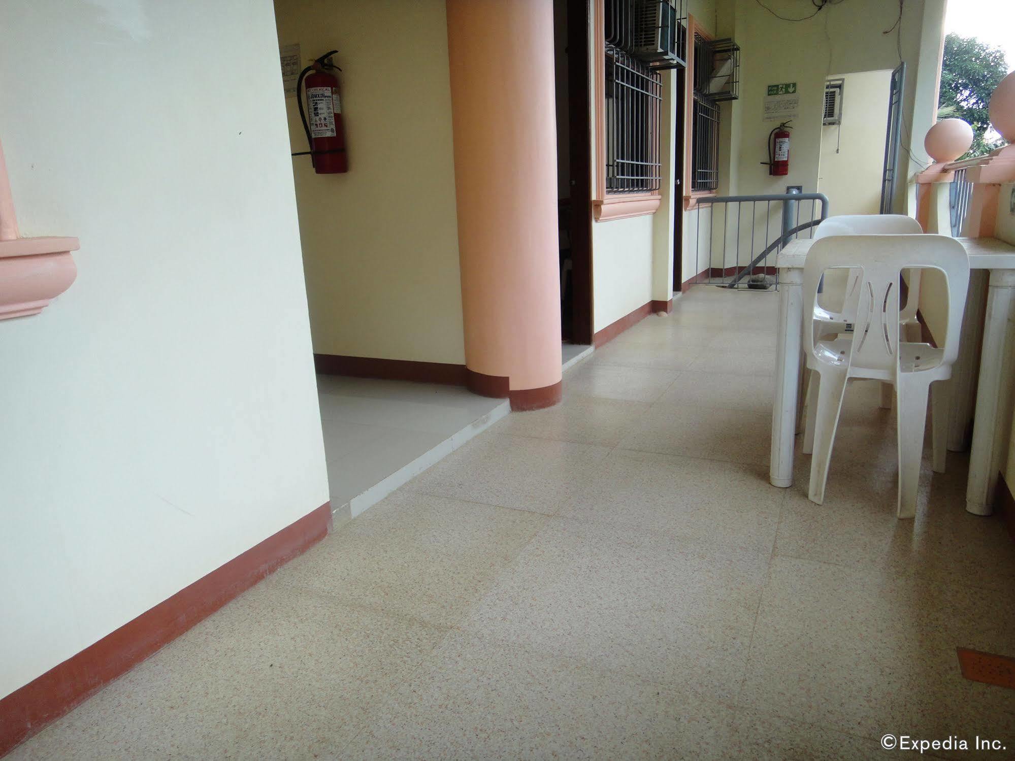 เอเมอร์สัน เพนชัน เพลส Hotel Puerto Princesa ภายนอก รูปภาพ